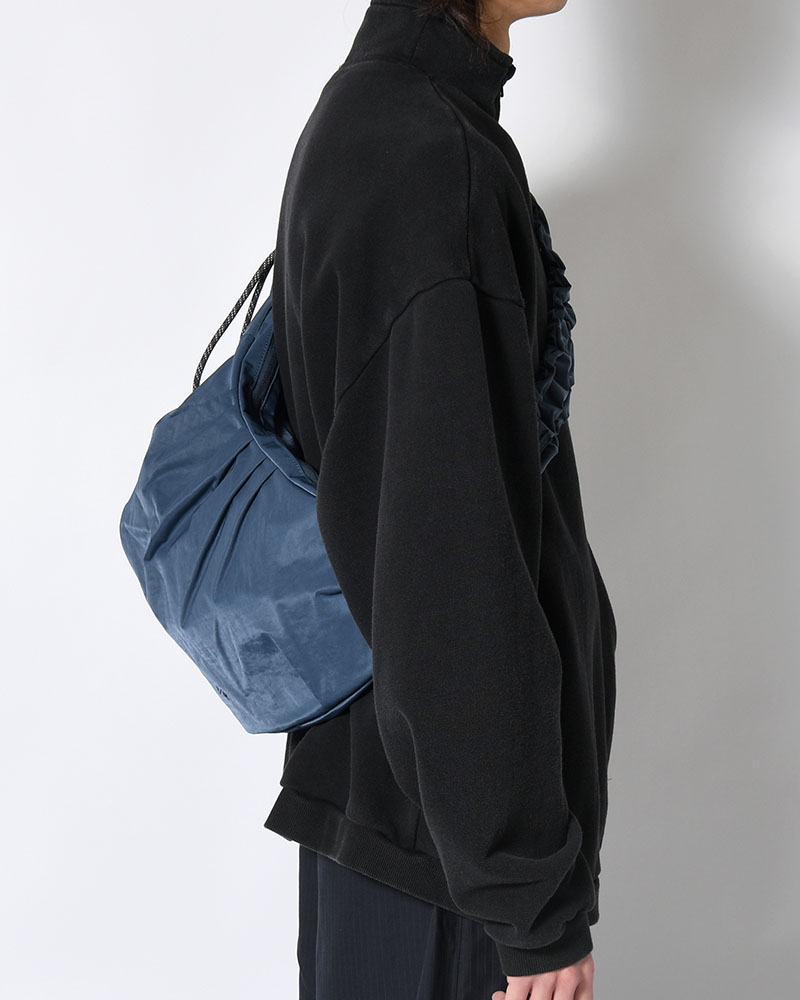 TEXTURED TWILL BODY BAG -NAVY-
