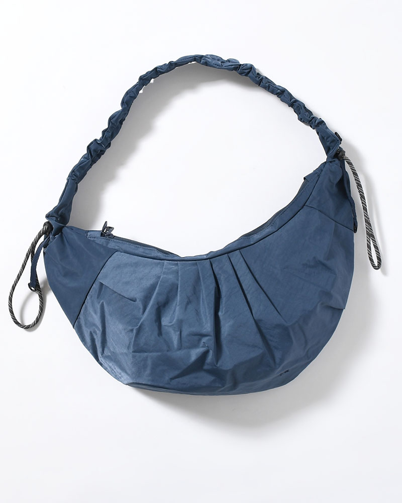 TEXTURED TWILL BODY BAG -NAVY-