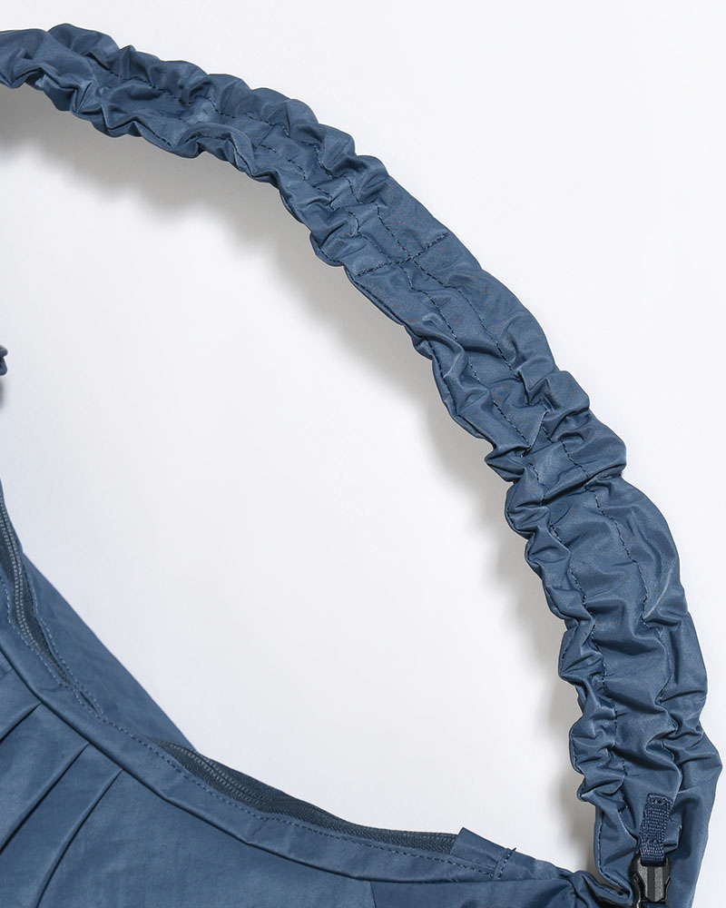 TEXTURED TWILL BODY BAG -NAVY-