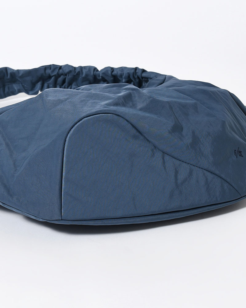 TEXTURED TWILL BODY BAG -NAVY-