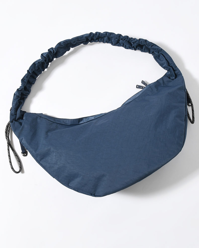 TEXTURED TWILL BODY BAG -NAVY-