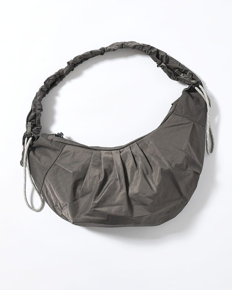 TEXTURED TWILL BODY BAG -CHARCOAL-