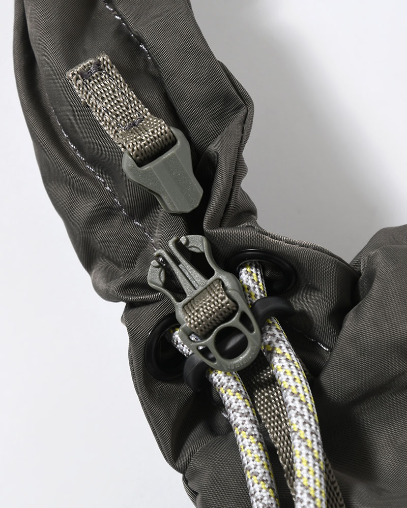 TEXTURED TWILL BODY BAG -CHARCOAL-