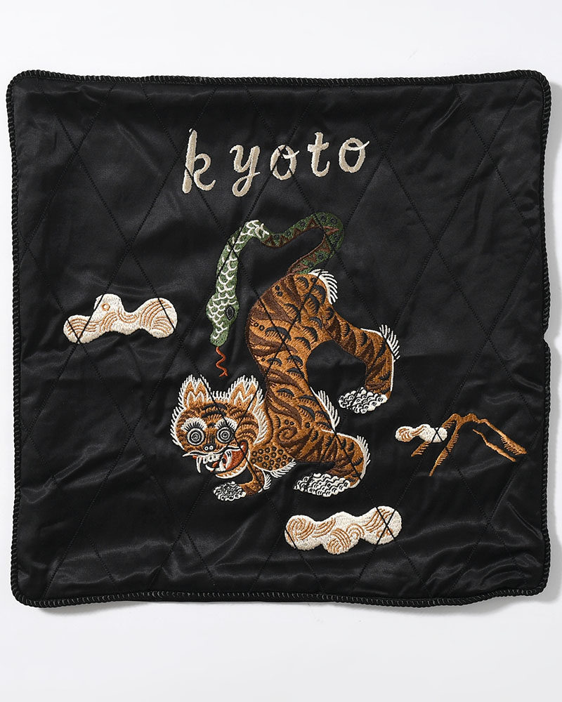 NUE SOUVENIR CUSHION -BLACK-