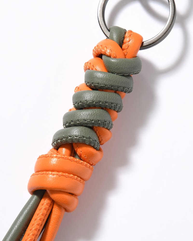 CRISTY TWO CODE SNAKE KNOT CHARM / STCOW -KHAKI/ORANGE-