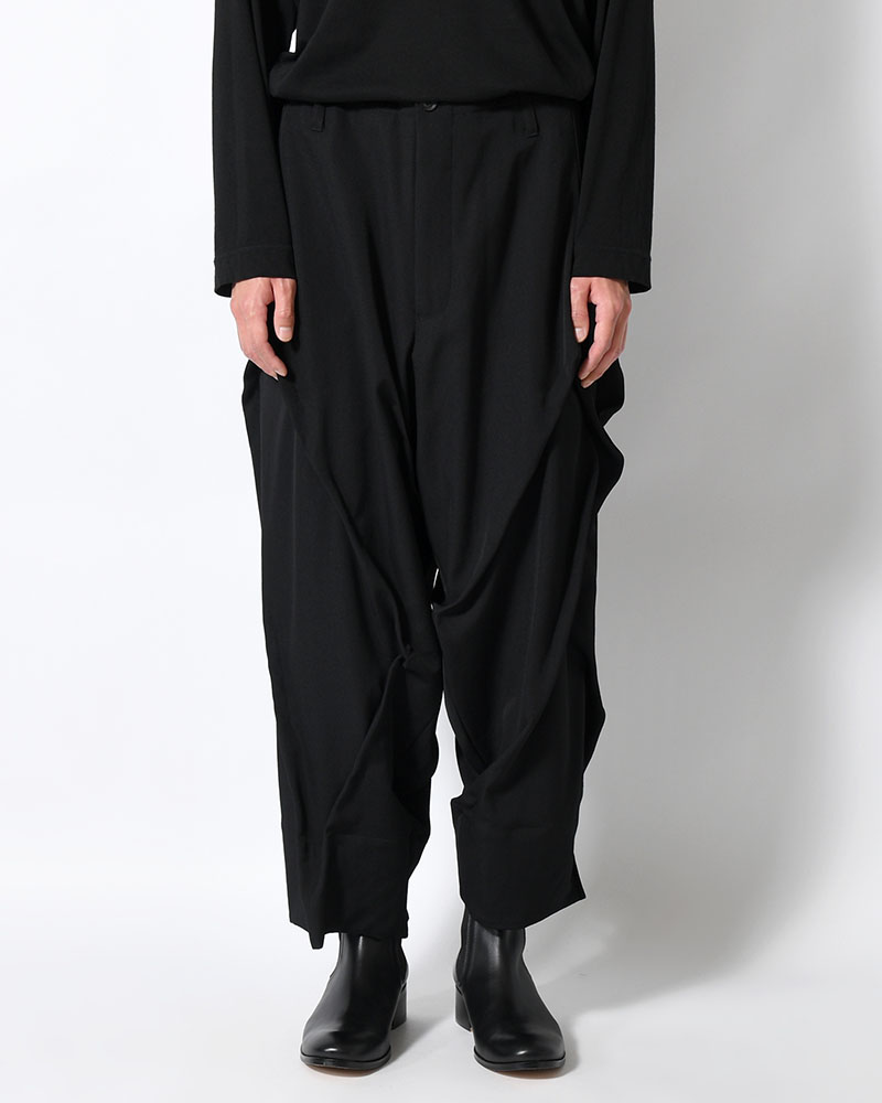 WOOL GABARDINE RANDOM TUCK PANTS -BLACK-
