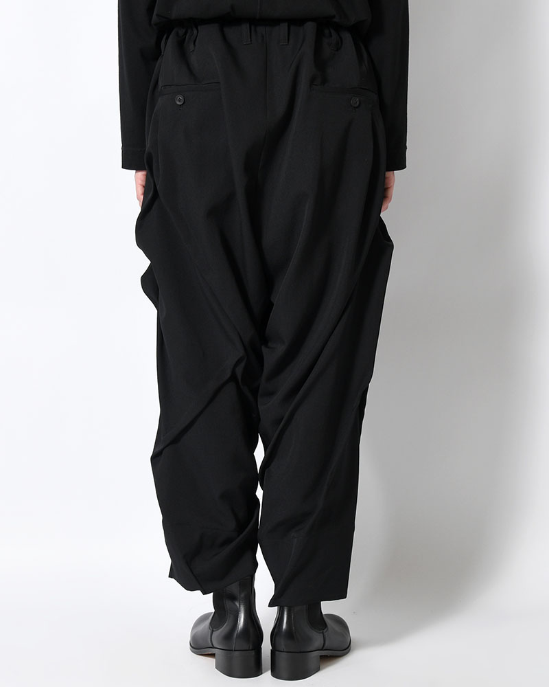 WOOL GABARDINE RANDOM TUCK PANTS -BLACK-