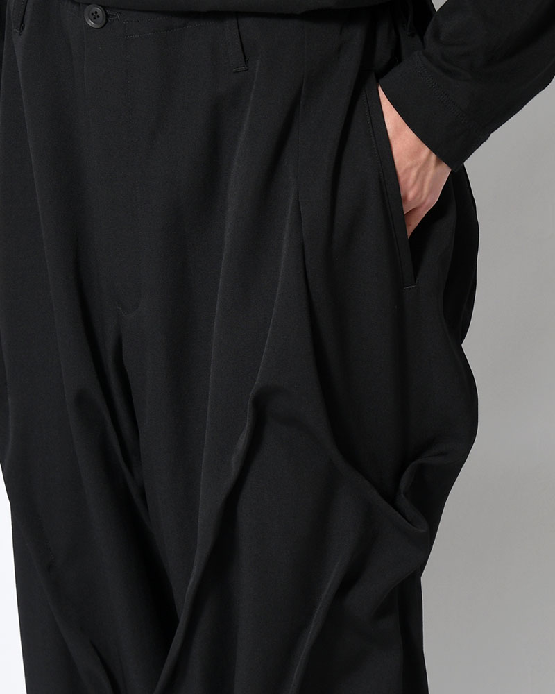 WOOL GABARDINE RANDOM TUCK PANTS -BLACK-