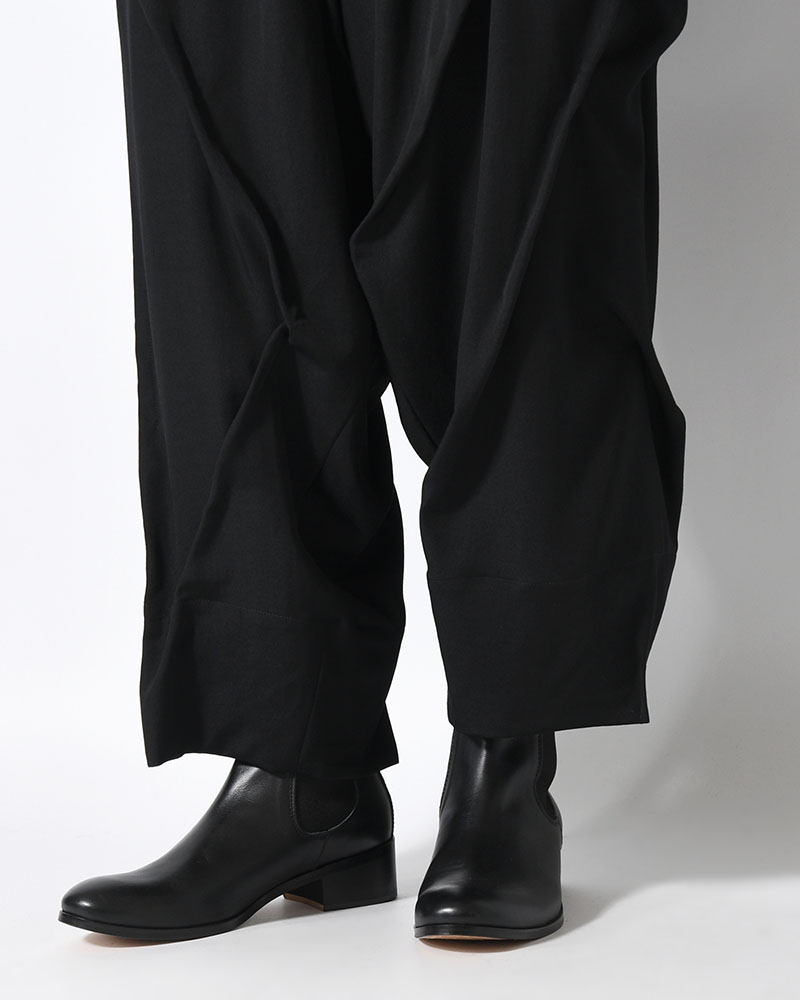 WOOL GABARDINE RANDOM TUCK PANTS -BLACK-
