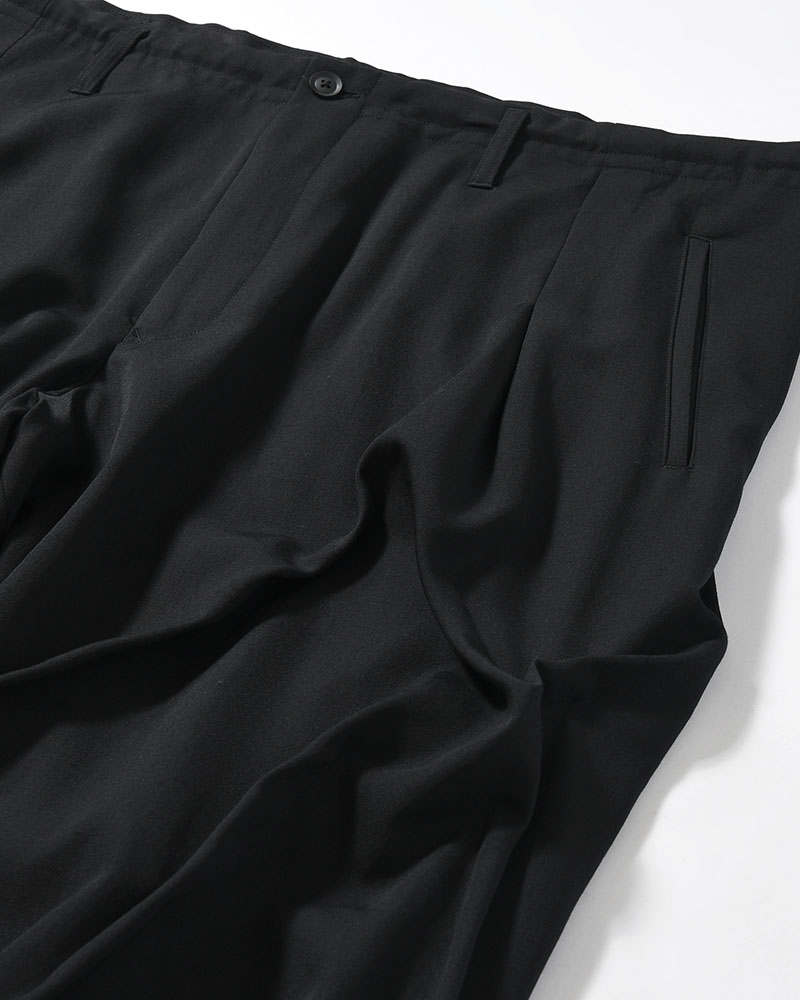 WOOL GABARDINE RANDOM TUCK PANTS -BLACK-
