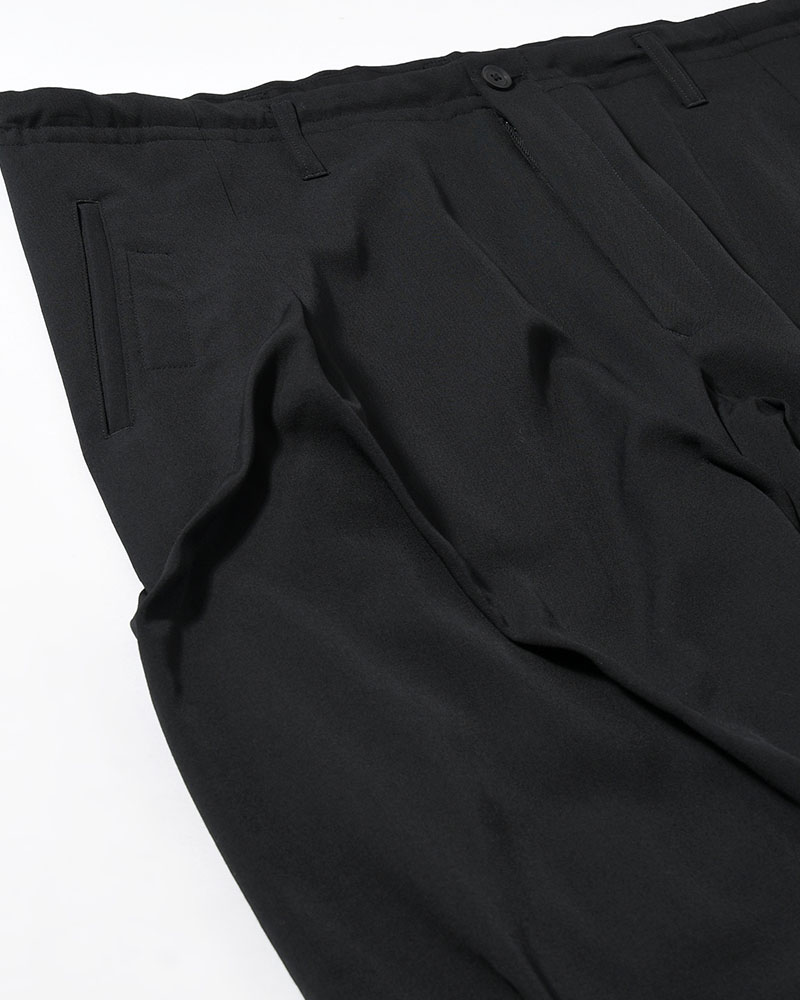 WOOL GABARDINE RANDOM TUCK PANTS -BLACK-