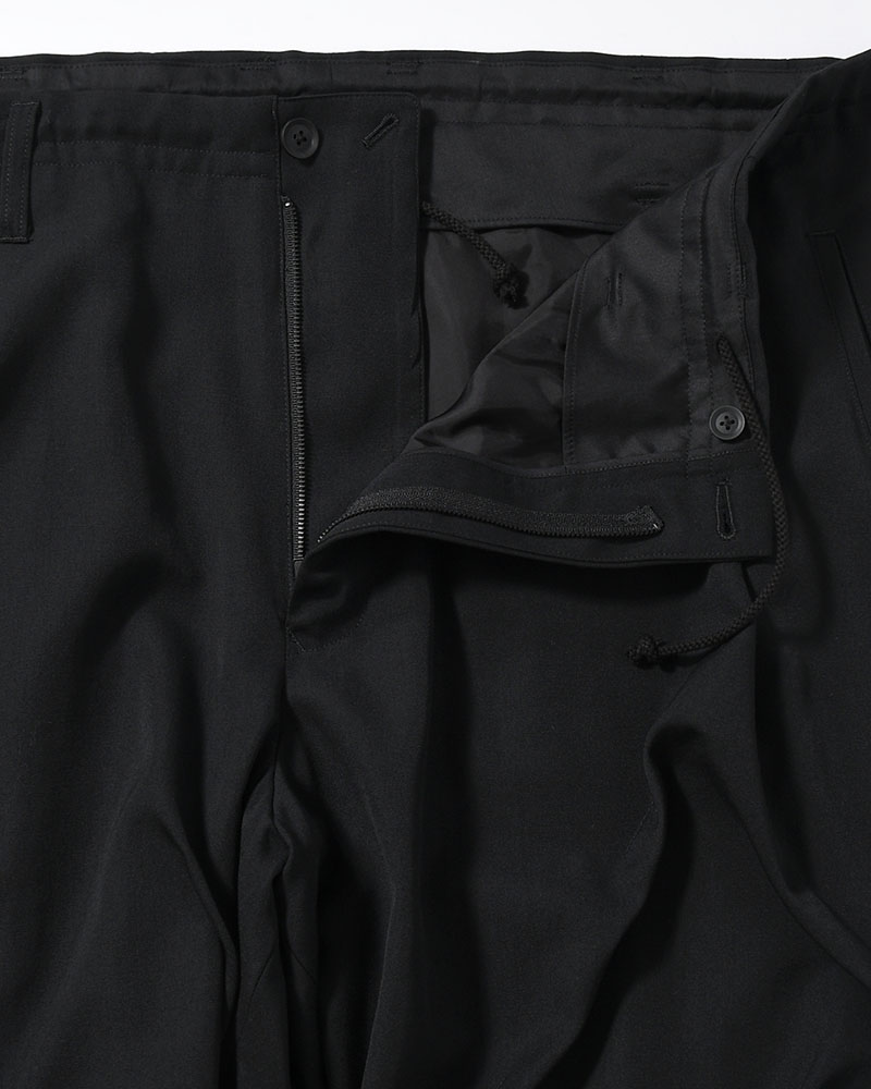 WOOL GABARDINE RANDOM TUCK PANTS -BLACK-