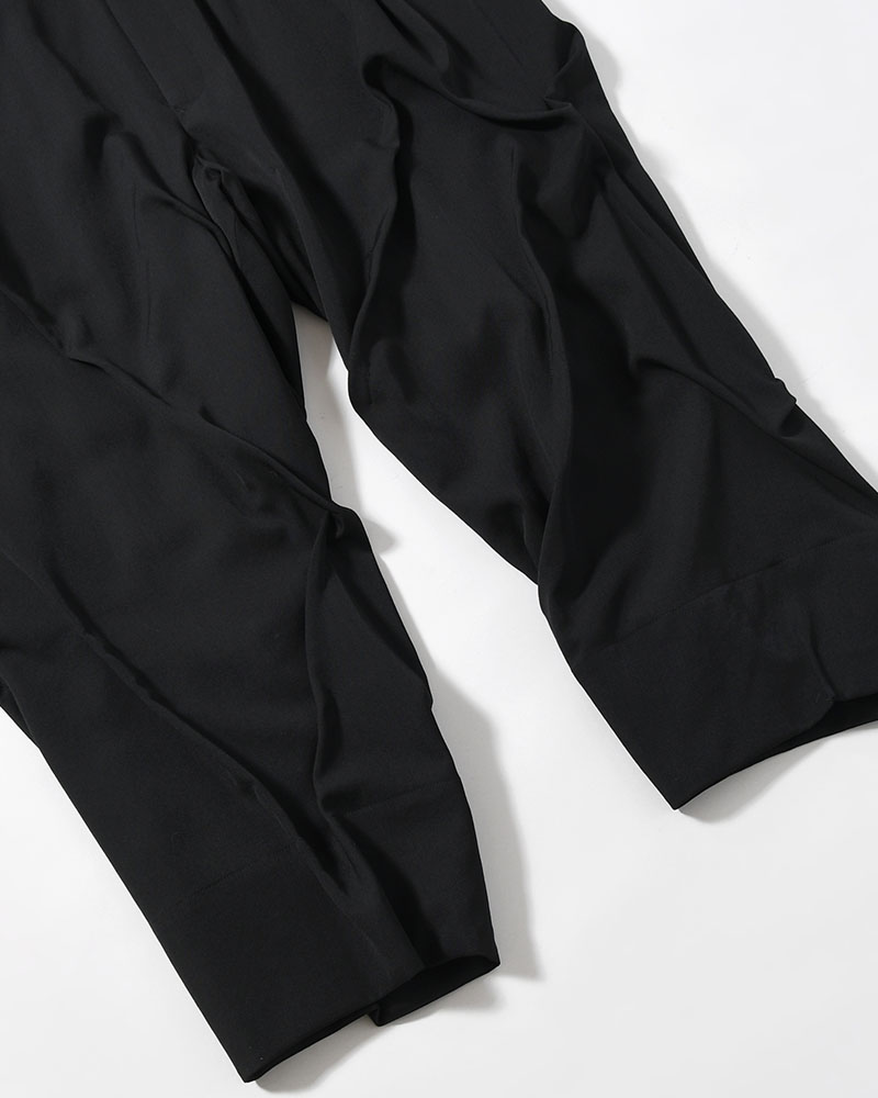 WOOL GABARDINE RANDOM TUCK PANTS -BLACK-