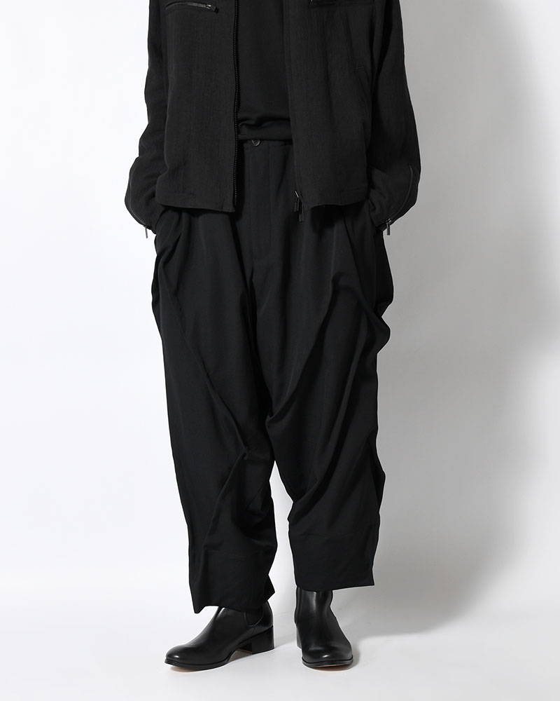 WOOL GABARDINE RANDOM TUCK PANTS -BLACK-