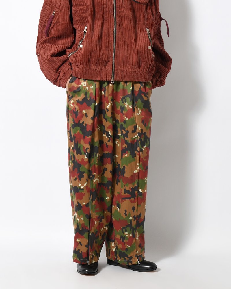 ZIP WIDE TRACK PANTS -CAMOUFLAGE-