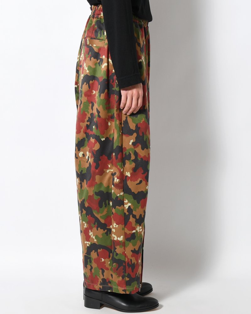ZIP WIDE TRACK PANTS -CAMOUFLAGE-