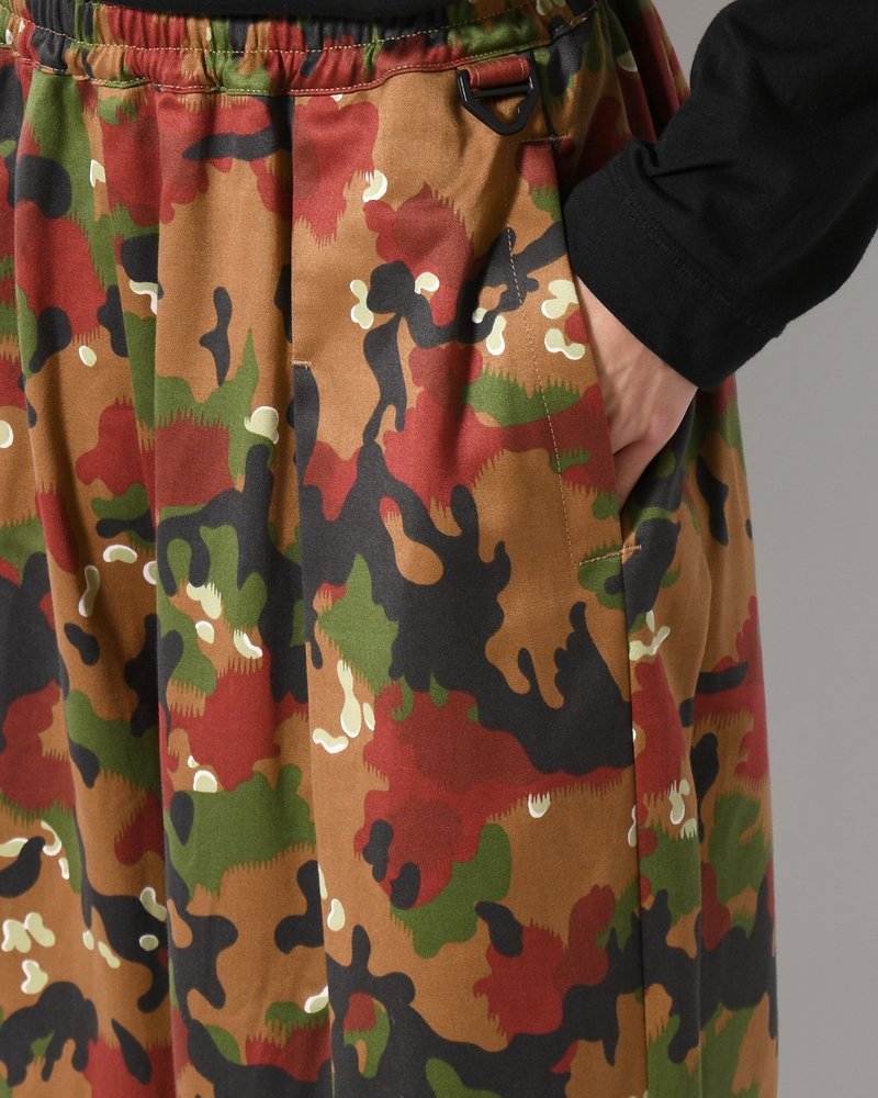 ZIP WIDE TRACK PANTS -CAMOUFLAGE-