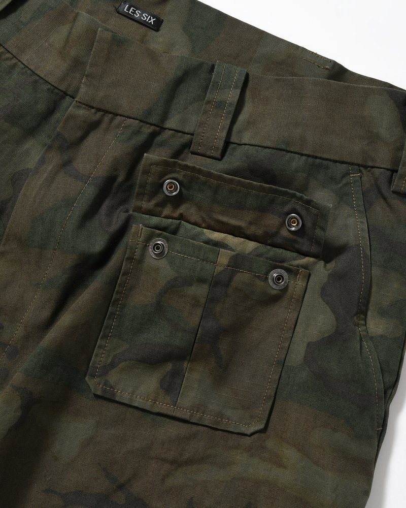 VILLAIN POLICEMAN SHORTS -WOODLAND CAMO-