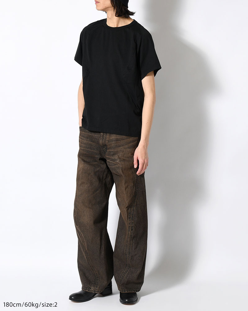 PANELLED HALF SLEEVE T-SHIRT -BLACK-