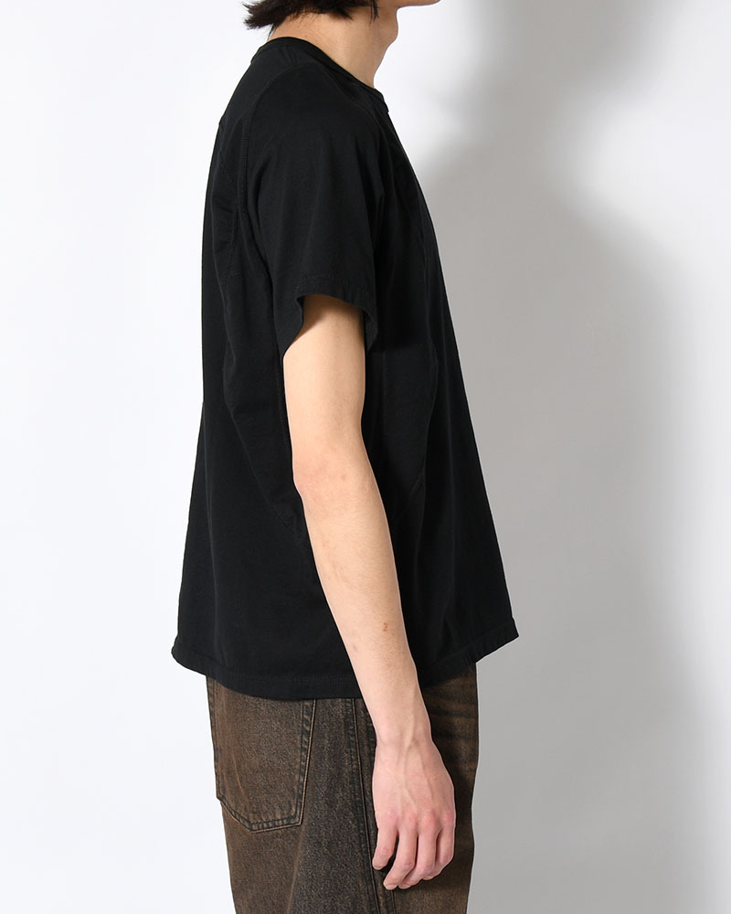 PANELLED HALF SLEEVE T-SHIRT -BLACK-
