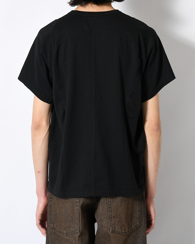 PANELLED HALF SLEEVE T-SHIRT -BLACK-