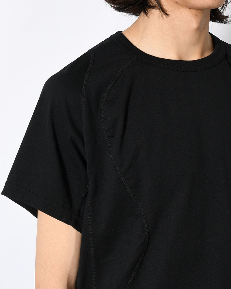 PANELLED HALF SLEEVE T-SHIRT -BLACK-