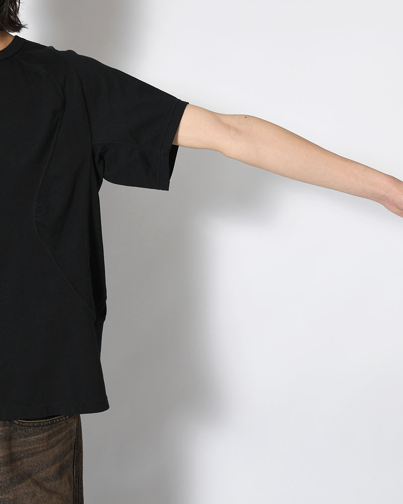 PANELLED HALF SLEEVE T-SHIRT -BLACK-