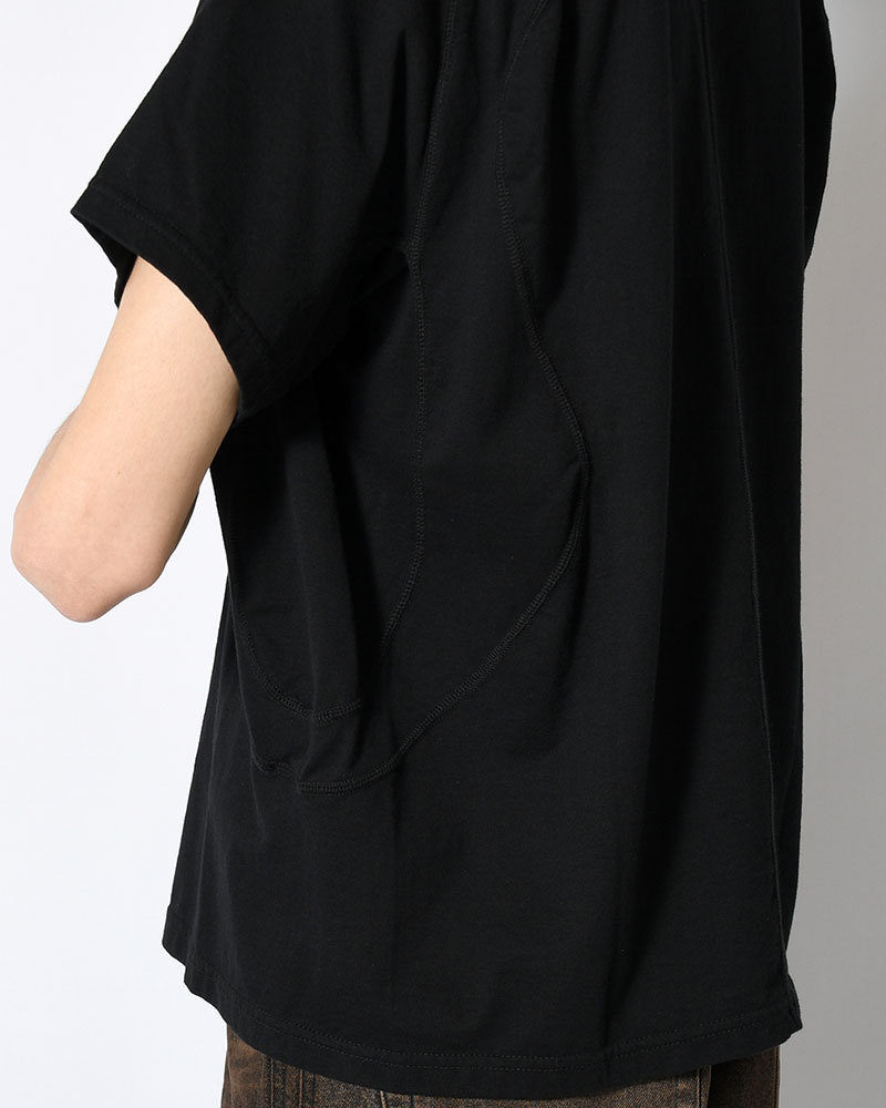PANELLED HALF SLEEVE T-SHIRT -BLACK-