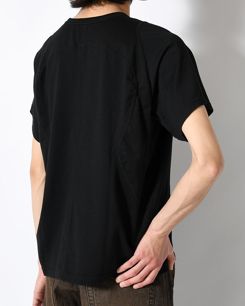 PANELLED HALF SLEEVE T-SHIRT -BLACK-