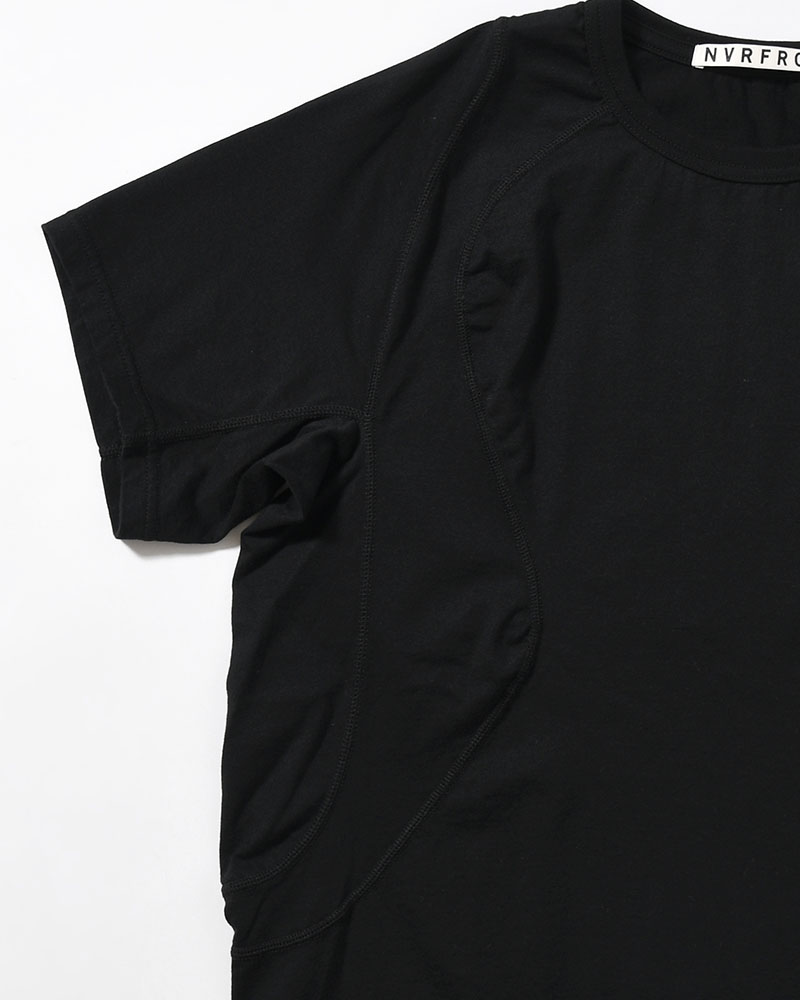 PANELLED HALF SLEEVE T-SHIRT -BLACK-