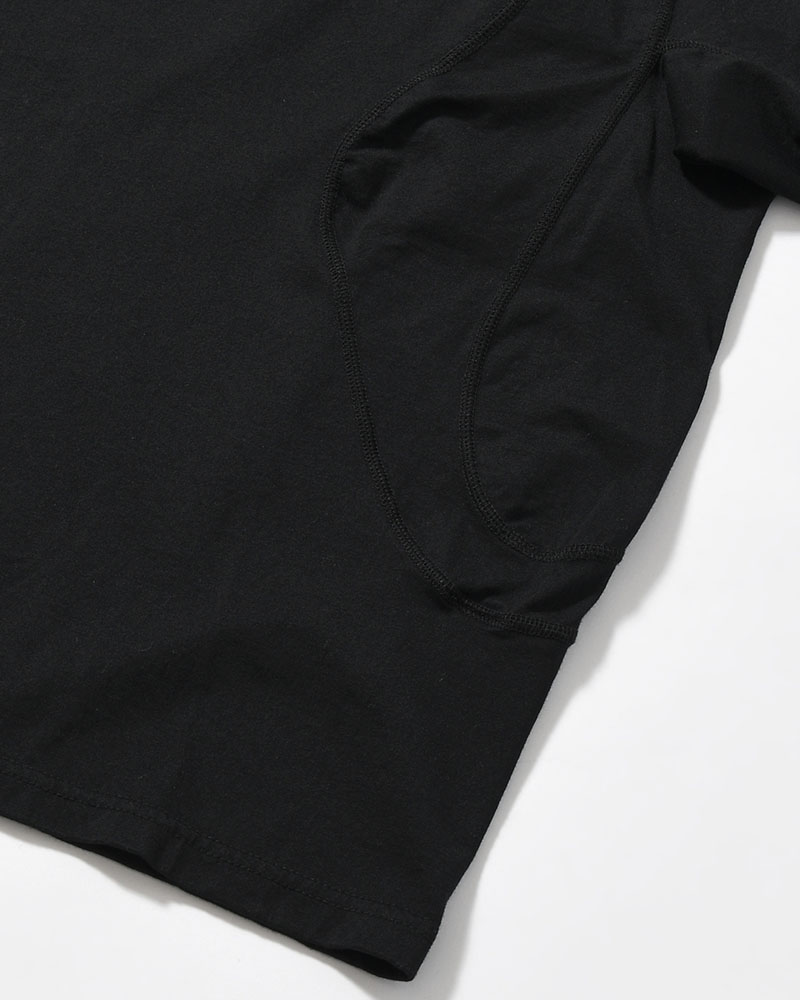 PANELLED HALF SLEEVE T-SHIRT -BLACK-