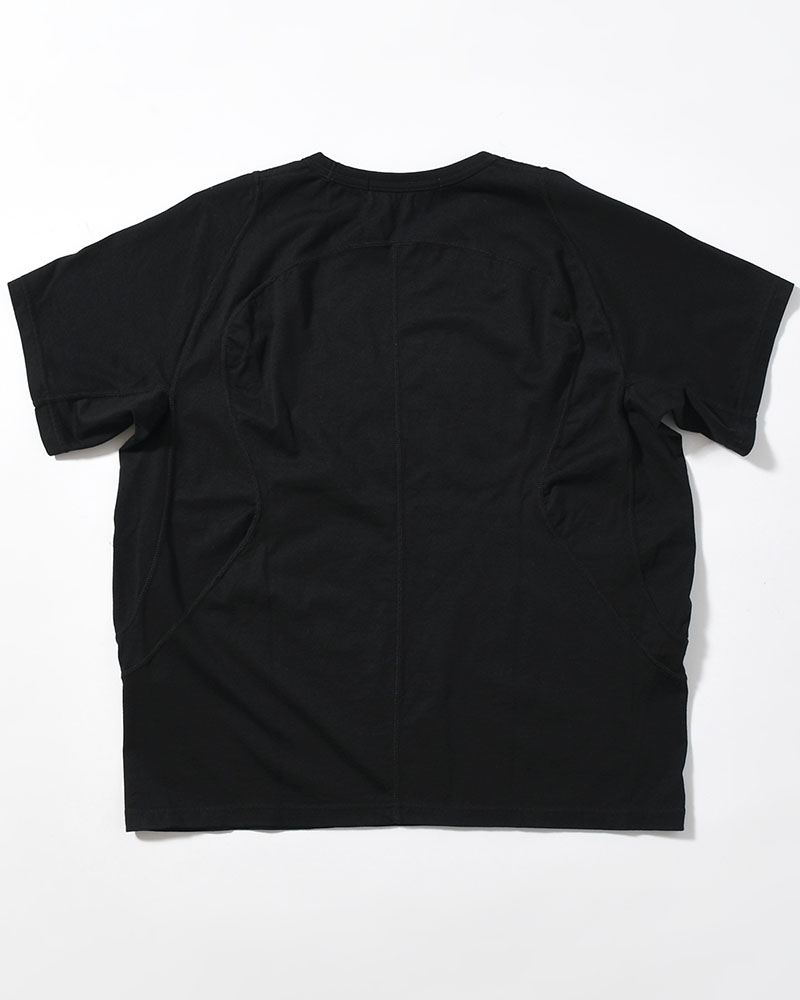 PANELLED HALF SLEEVE T-SHIRT -BLACK-