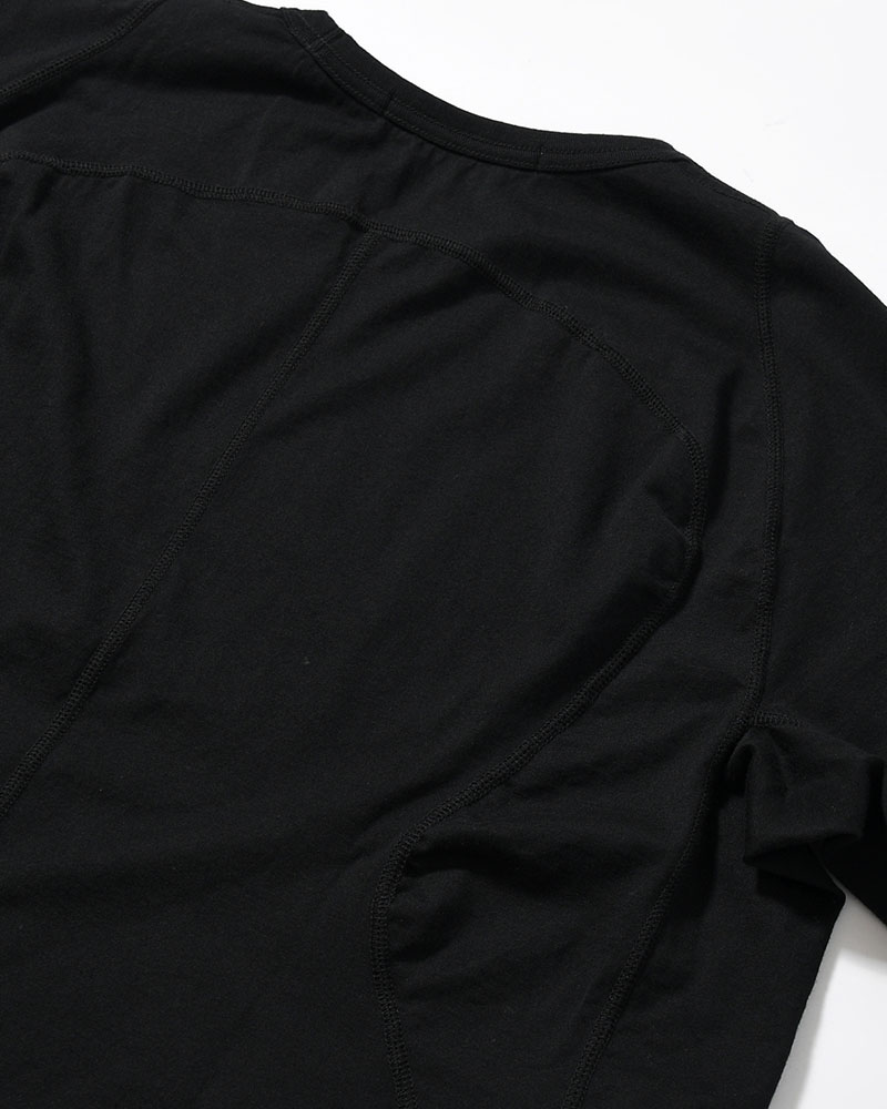PANELLED HALF SLEEVE T-SHIRT -BLACK-