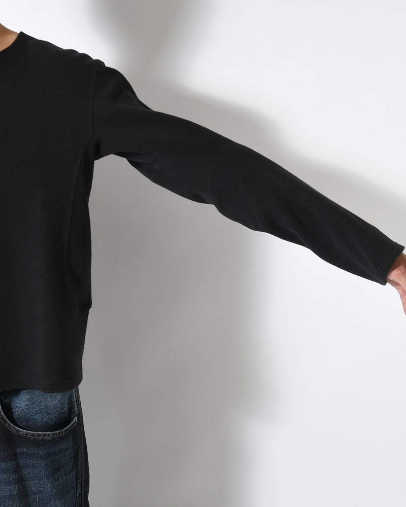 PANELLED LONG SLEEVE V-NECK T-SHIRT -BLACK-