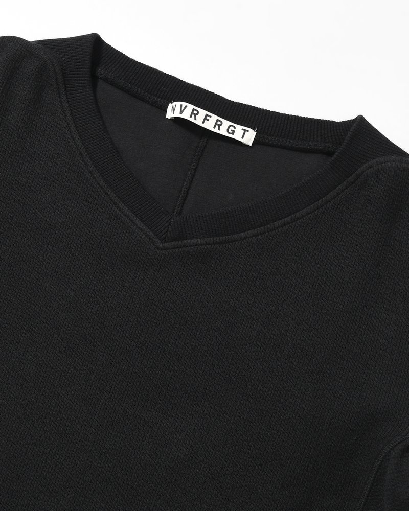 PANELLED LONG SLEEVE V-NECK T-SHIRT -BLACK-