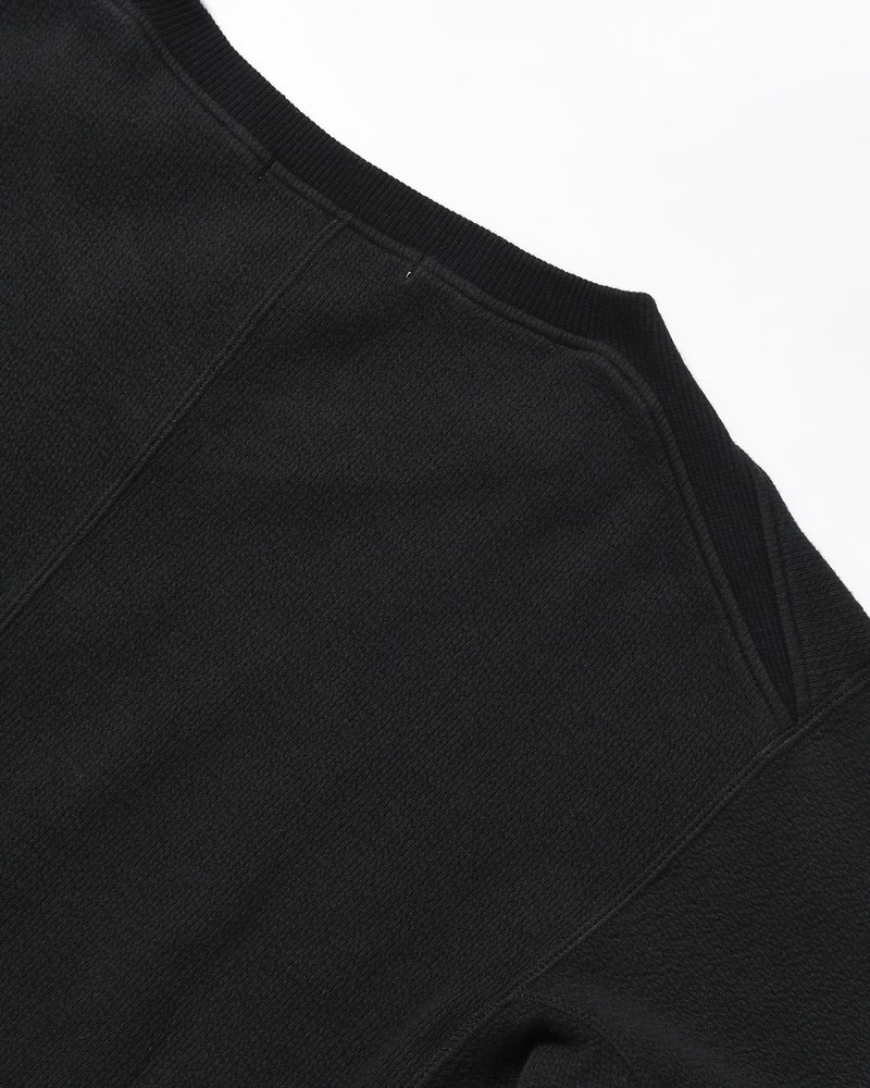 PANELLED LONG SLEEVE V-NECK T-SHIRT -BLACK-