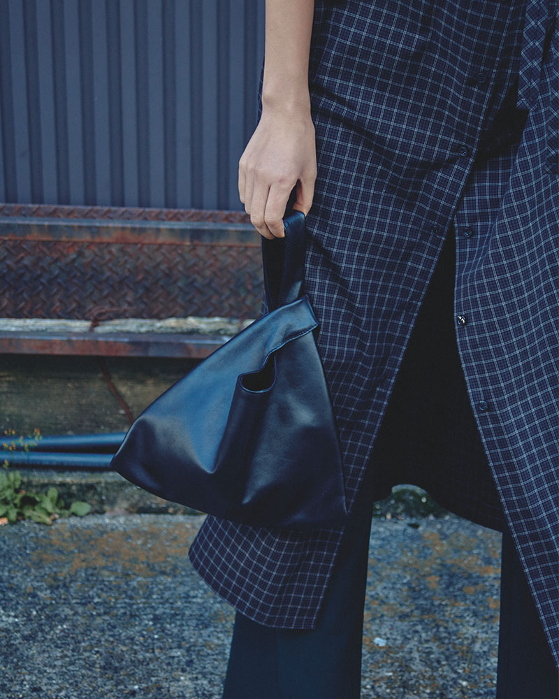 SHOPPING LEATHER HAND BAG -BLACK-