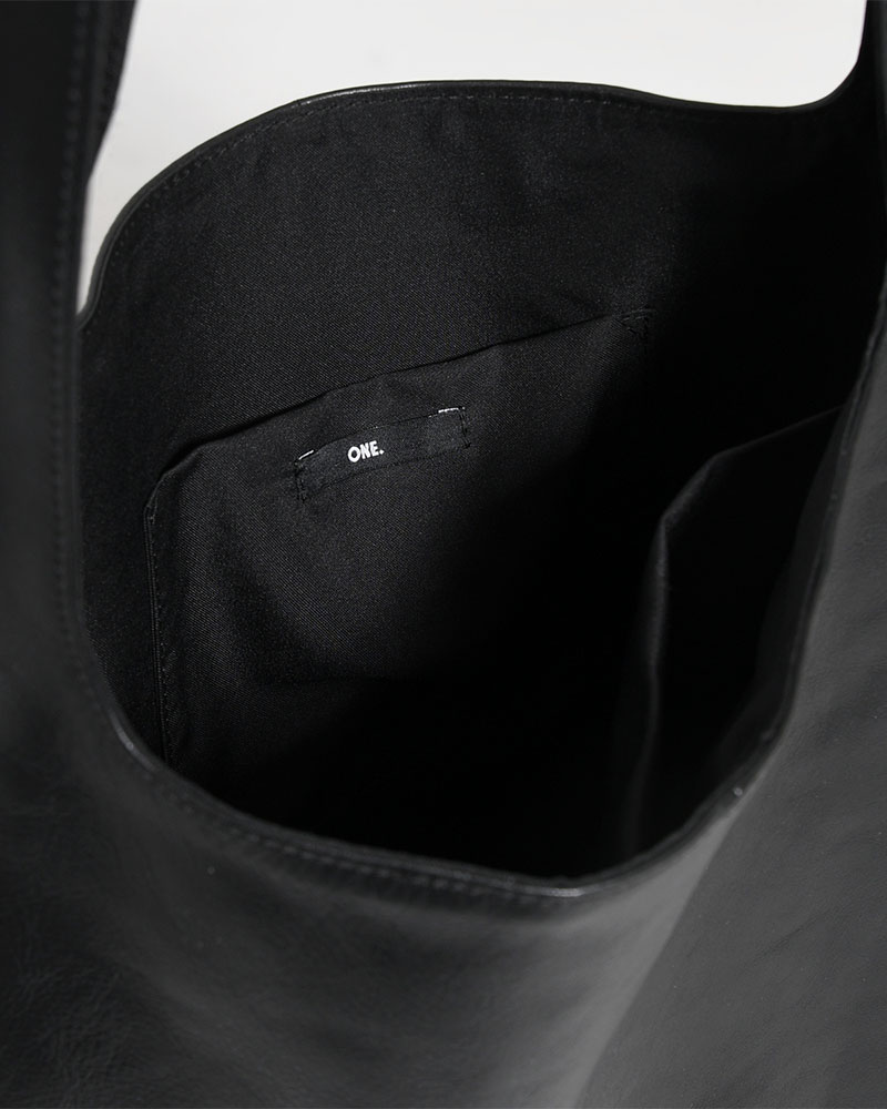 LEATHER TOTE BAG -BLACK-