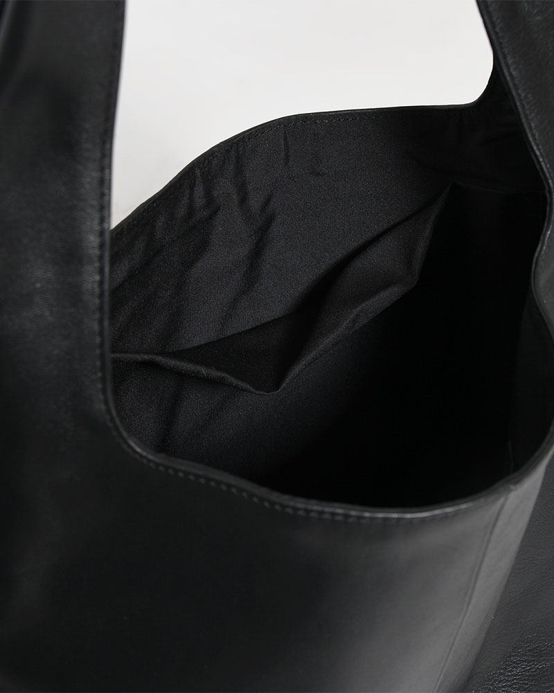 LEATHER TOTE BAG -BLACK-