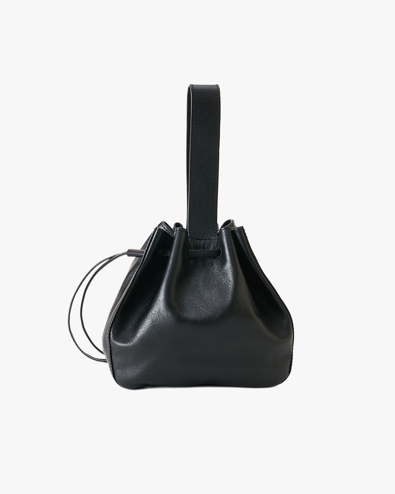 ONE HANDLE LEATHER HAND BAG -BLACK-