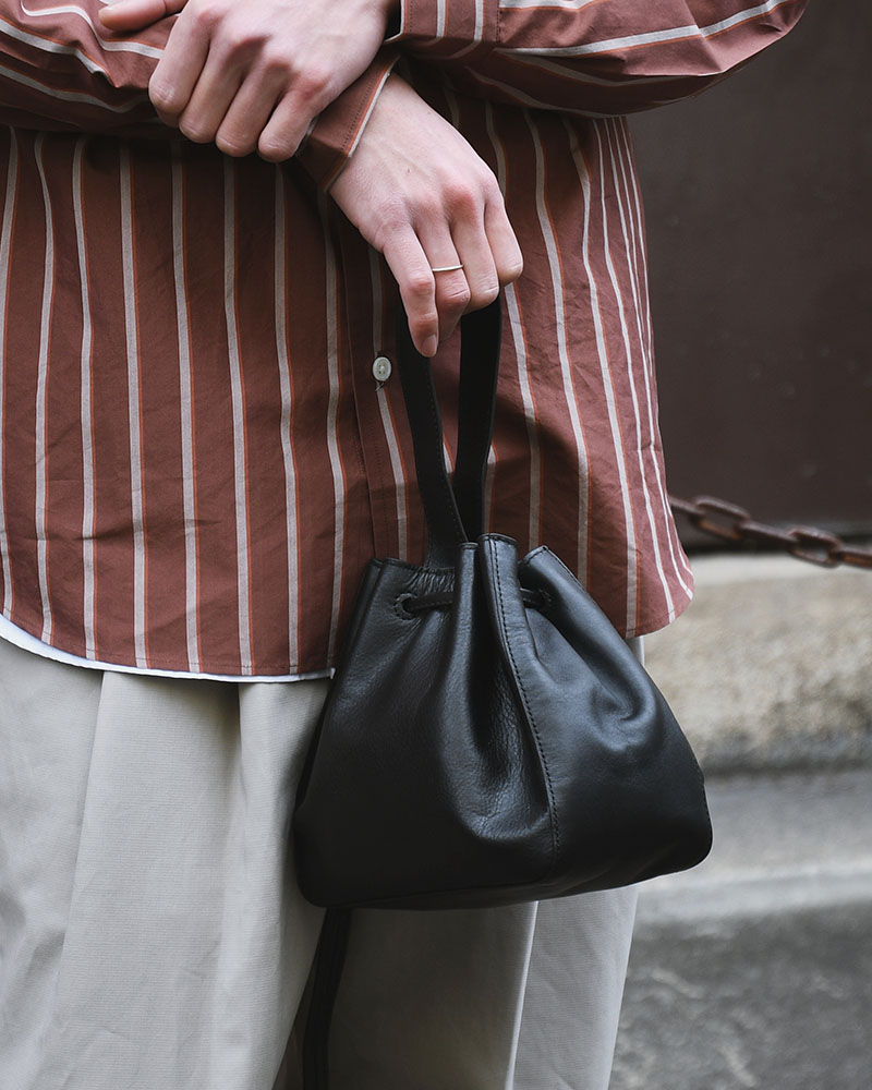 ONE HANDLE LEATHER HAND BAG -BLACK-