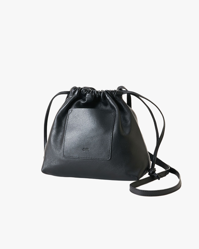 LEATHER KINCHAKU SHOULDER BAG -BLACK-