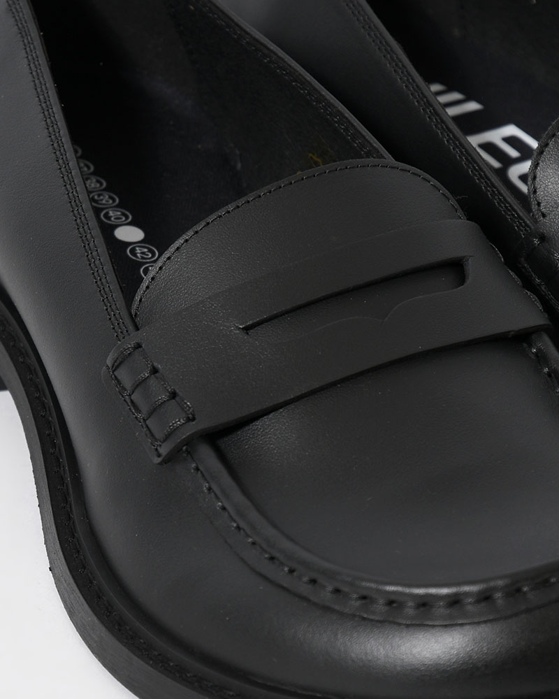 079 MOCASSIN -BLACK-