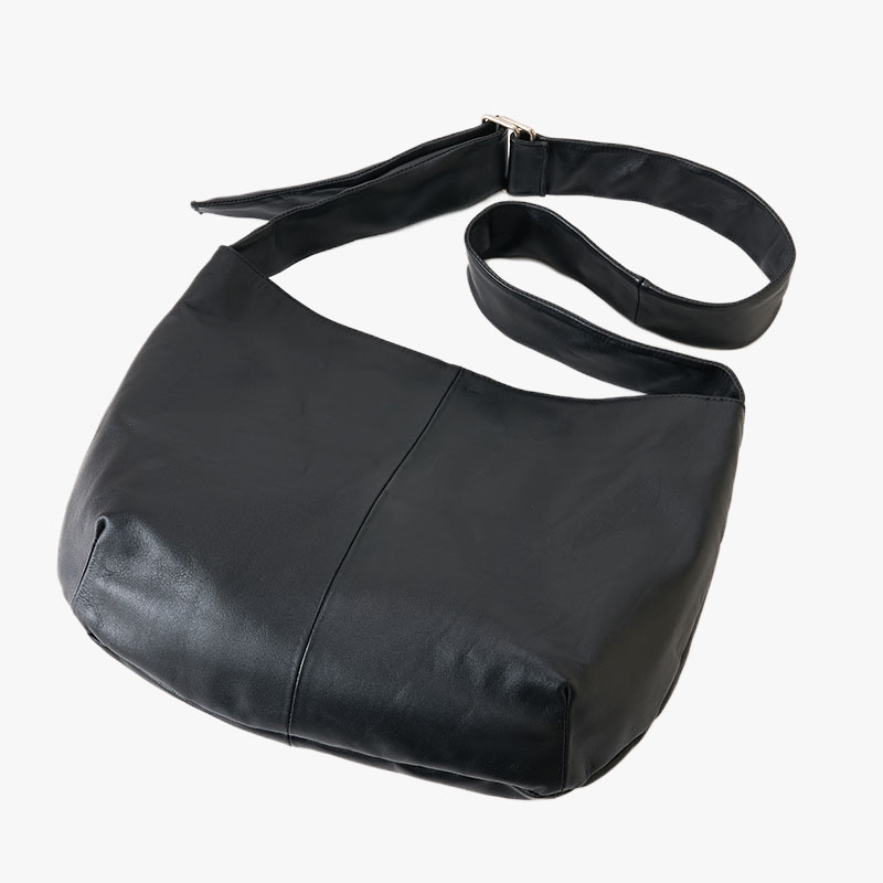 【期間限定発売:2/7～2/23】LEATHER BIG SHOULDER BAG -BLACK-