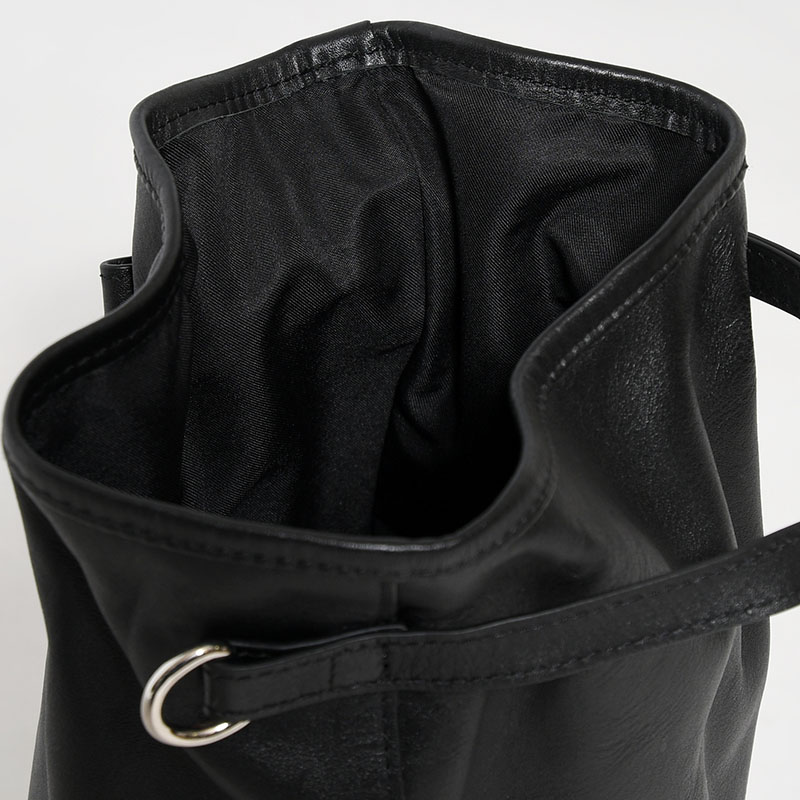 【期間限定発売:2/7～2/23】LEATHER KINCHAKU HAND BAG -BLACK-