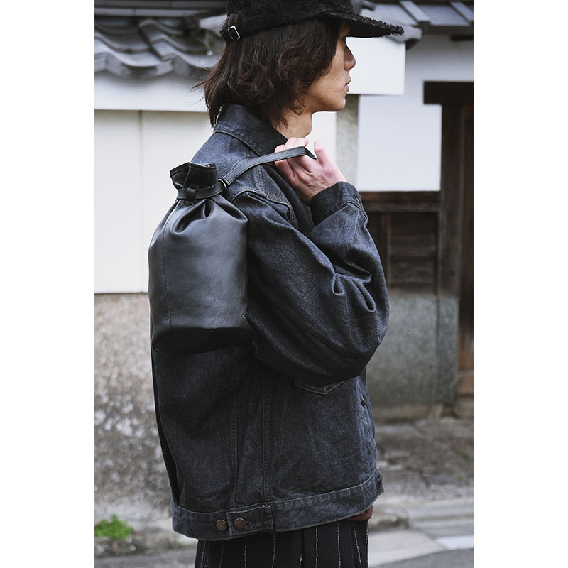 【期間限定発売:2/7～2/23】LEATHER KINCHAKU HAND BAG -BLACK-