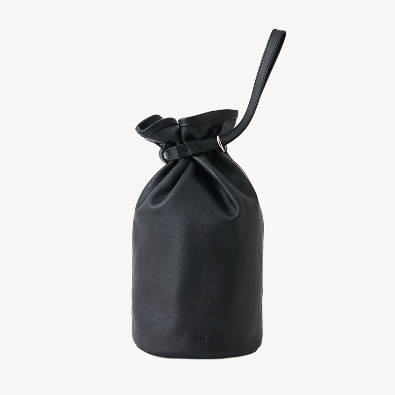 【期間限定発売:2/7～2/23】LEATHER KINCHAKU HAND BAG -BLACK-