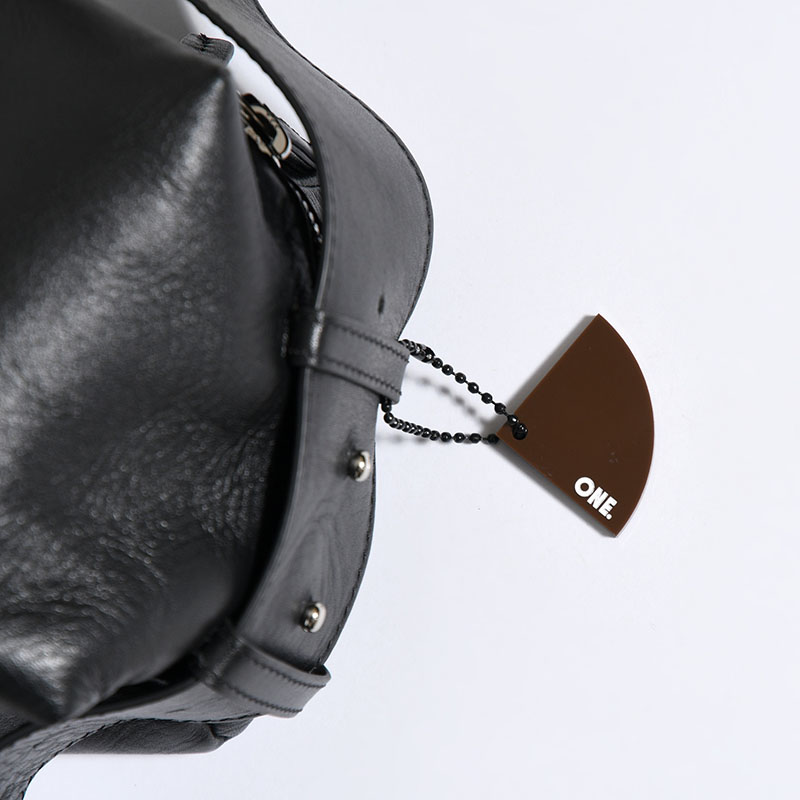 【期間限定発売:2/7～2/23】LEATHER BODY BAG -BLACK-