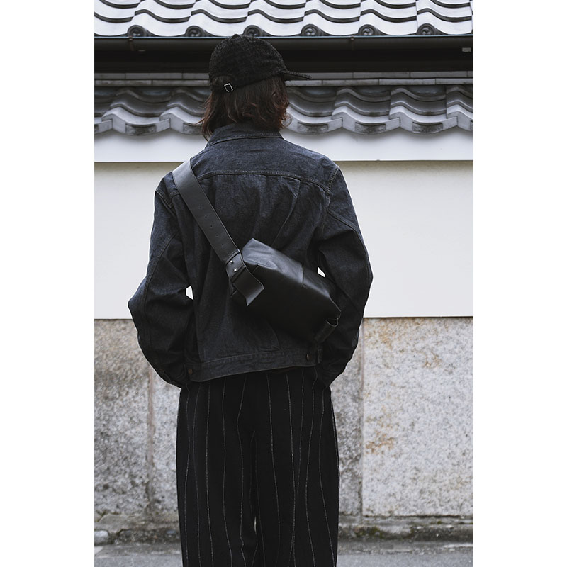 【期間限定発売:2/7～2/23】LEATHER BODY BAG -BLACK-