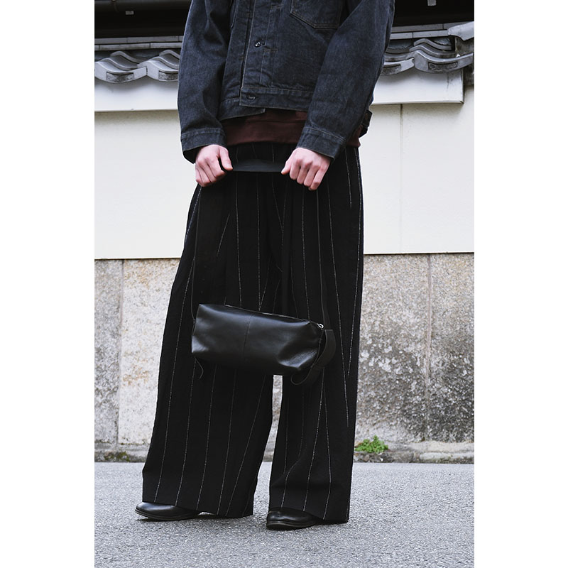 【期間限定発売:2/7～2/23】LEATHER BODY BAG -BLACK-